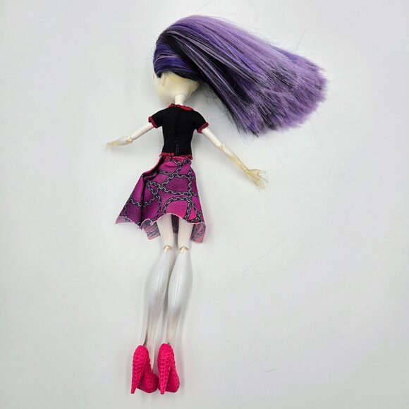Monster High Ghoul Spirit Spectra Vondergeist Doll Mattel 2010 Read - Picture 16 of 16